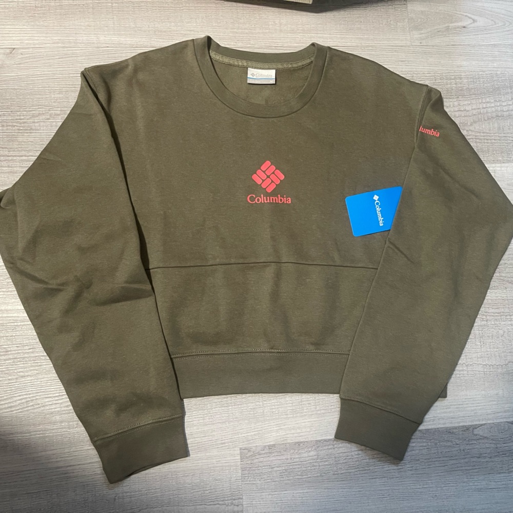 New with tags! Columbia cropped fleece sweatshirt. Super comfy!